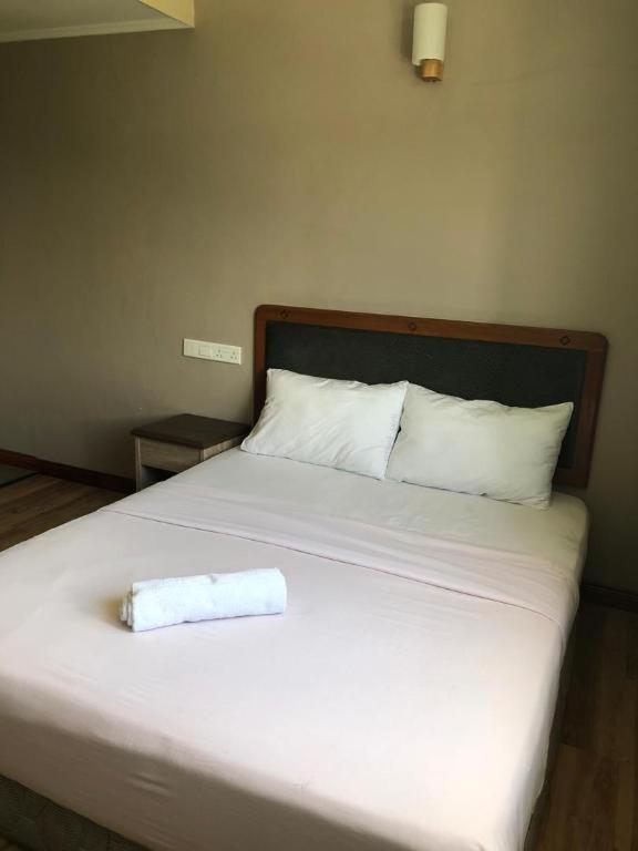 Hotel Perdana Lawas Buitenkant foto