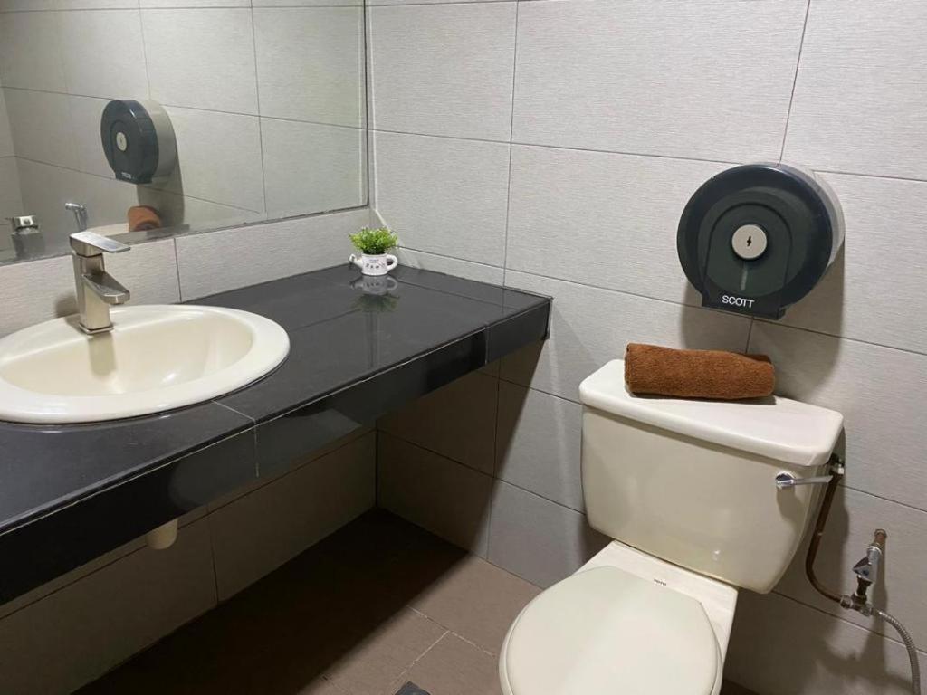 Hotel Perdana Lawas Buitenkant foto